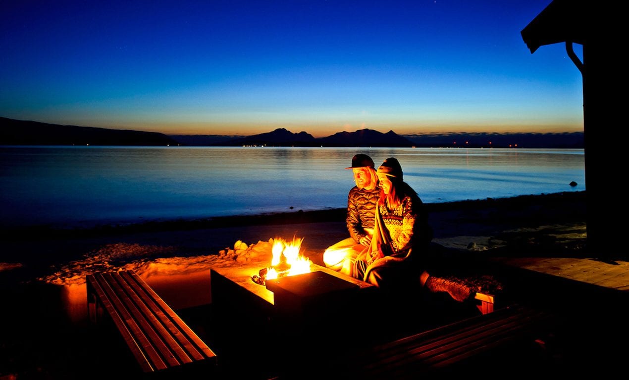 campfire sunset sea lyngen